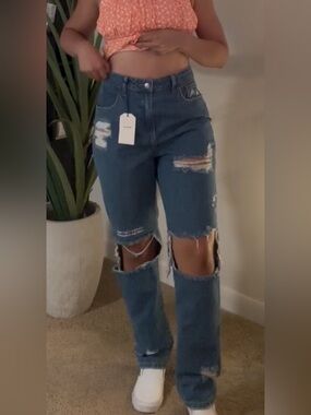 Fashion Nova Girlfriend Jeans brand new, unworn, tag still on, distressed denim